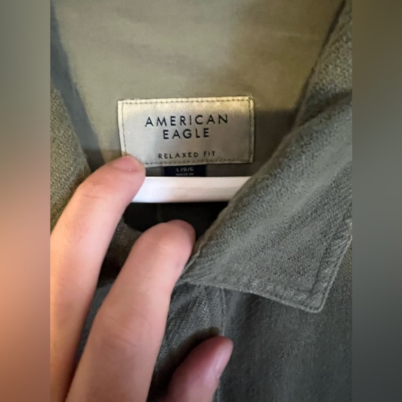 Men’s American Eagle Double Pocket Over Shirt - Picture 3 of 3
